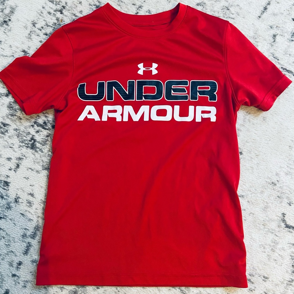 Under Armour boys tshirt